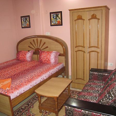 Krishna Paying Guest House Váránasí Pokoj fotografie